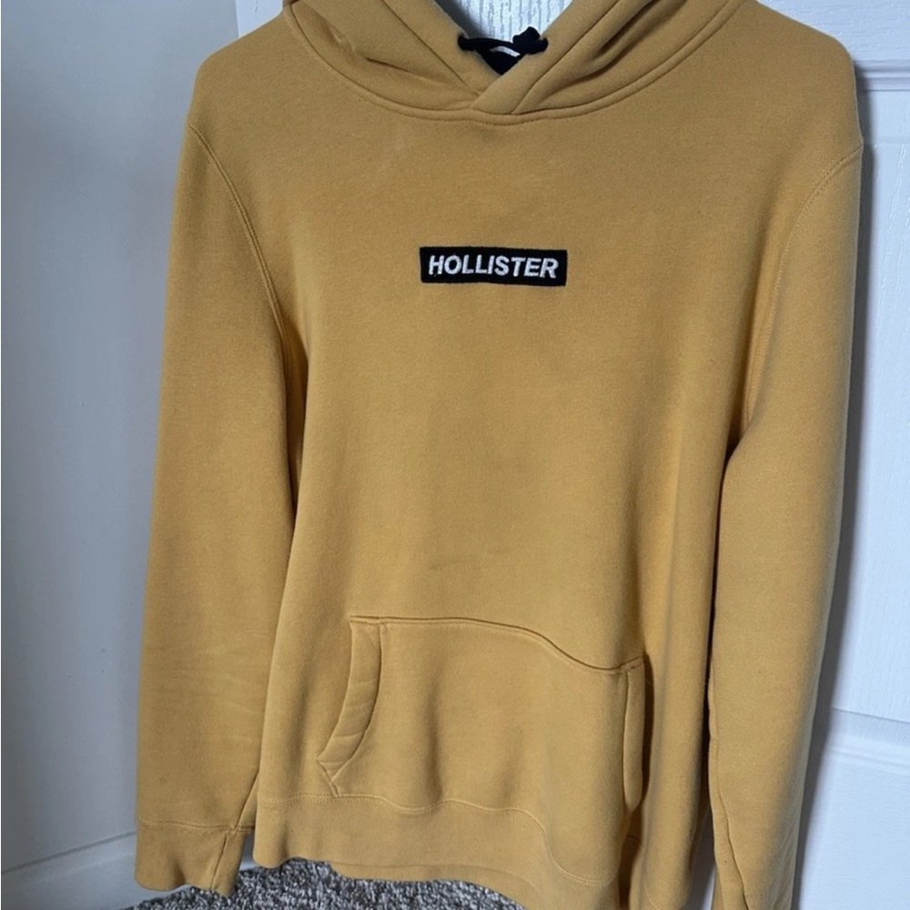 Hollister Men's Mustard Hoodie Sweater
